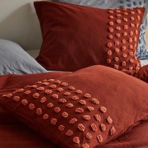 UO Tufted Dot Sham Set